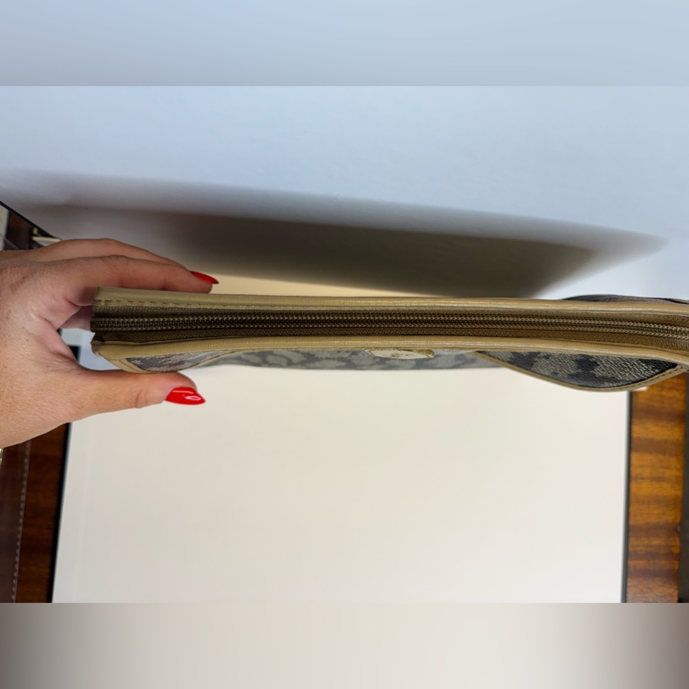 YSL Vintage Clutch in Iconic Giraffe Print - Picture 7 of 13